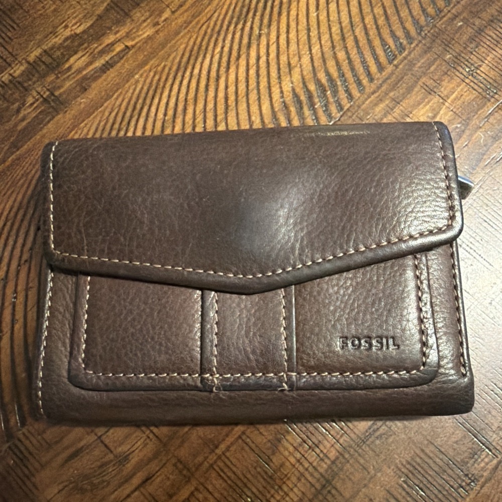 Fossil Brown Leather Wallet Organizer Clutch Trifold Soft Card Slots ID